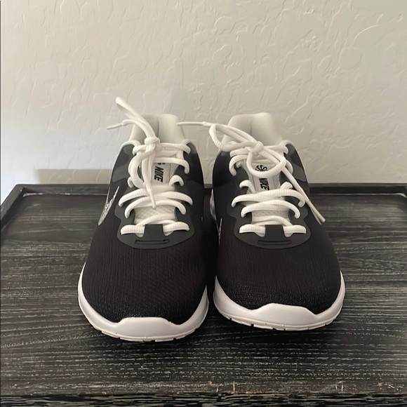 Nike Black and White Running Shoes - Picture 2 of 5